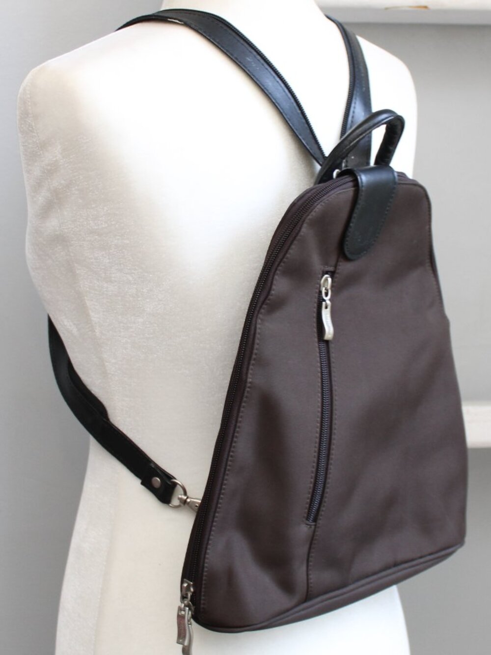 Baggallini Urban Metro Backpack Brown Black - Picture 3 of 8
